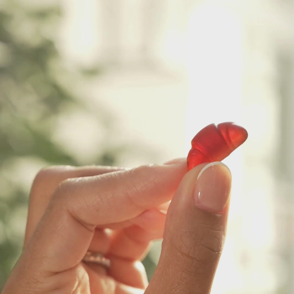 Pink Croissant le meilleur gummy anti SPM et règles Douloureuses. De Ouity Natural Care. Plante adaptogènes, gattilier, zinc, Matcha, des plantes naturelles pour lutter contre l'acné hormonale, les crampes et les sautes d'humeur. Une forme de croissant super jolie et fun. Sans sucre