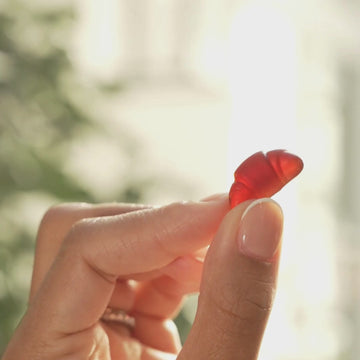 Pink Croissant le meilleur gummy anti SPM et règles Douloureuses. De Ouity Natural Care. Plante adaptogènes, gattilier, zinc, Matcha, des plantes naturelles pour lutter contre l'acné hormonale, les crampes et les sautes d'humeur. Une forme de croissant super jolie et fun. Sans sucre